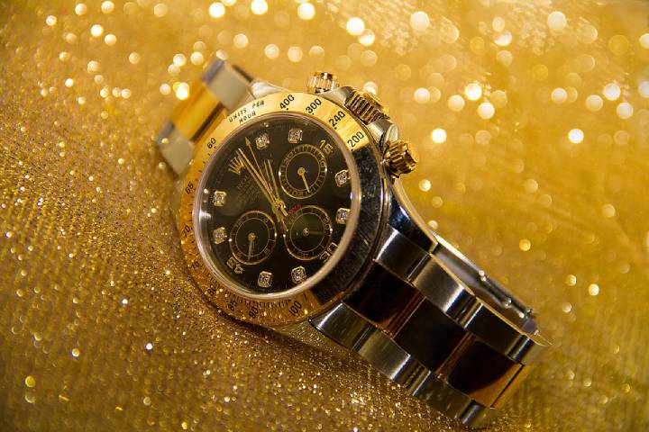 Overhauling and refurbishment of Rolex watches